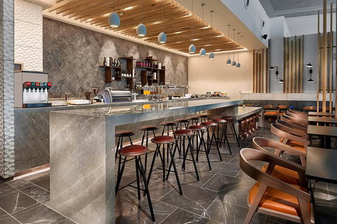 Brisbane Airport International Departure Plaza Premium Lounge - Redcliffe Tourism 3