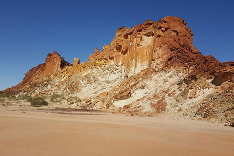 Chambers Pillar And Rainbow Valley 1 Day 4WD Tour - Redcliffe Tourism 3