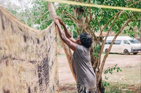 Anindilyakwa Arts, Groote Eylandt - Redcliffe Tourism 1