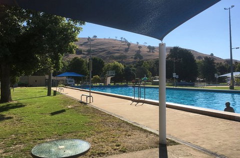 Gundagai Memorial Swimming Pool - Redcliffe Tourism 0