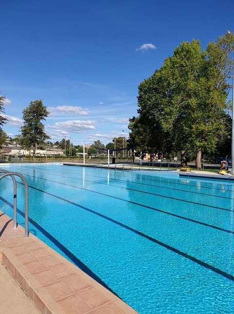 Gundagai Memorial Swimming Pool - Redcliffe Tourism 1
