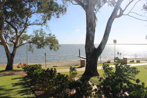 Lake Bonney - Redcliffe Tourism 2