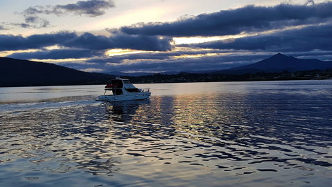 Peninsula Cruising - Redcliffe Tourism 0