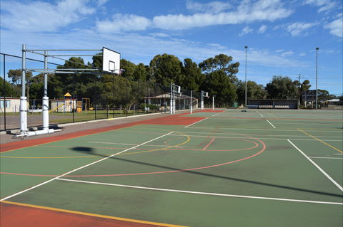 Cleve Sporting Facilities - Redcliffe Tourism 0