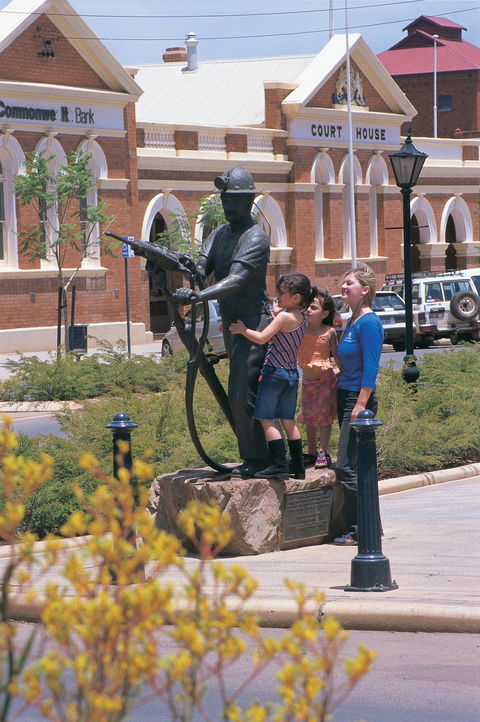 Miners Monument - Redcliffe Tourism 2