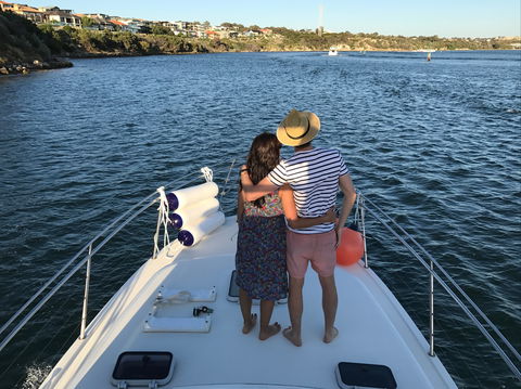 Cruising The  Swan River In At Sunset With Boutique Cruise - Redcliffe Tourism 2