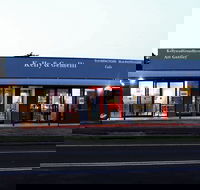 Kelly  Gemelli - Art and Design - Redcliffe Tourism