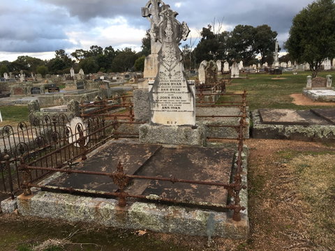 Benalla Cemetery Historical Walk - Redcliffe Tourism 0
