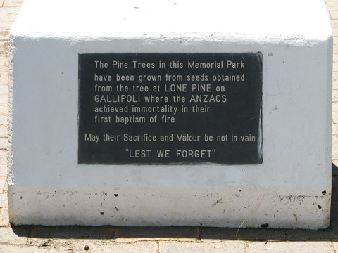 War Memorial And Heroes Avenue, Roma - Redcliffe Tourism 1