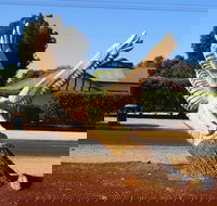 Loxton Tree sculptures - Redcliffe Tourism