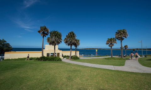 Oak Park - Redcliffe Tourism 0
