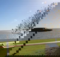 The Donald Campbell Obelisk - Redcliffe Tourism