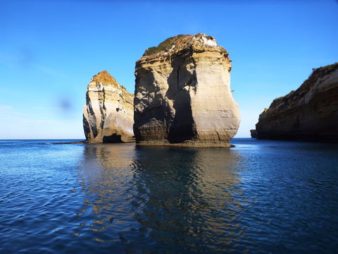 Twelve Apostles Marine National Park - Redcliffe Tourism 1
