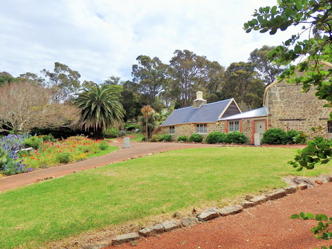 Strawberry Hill - Redcliffe Tourism 0