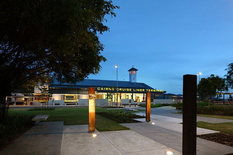 Cairns Airport Private Chater Transfer - Redcliffe Tourism 5