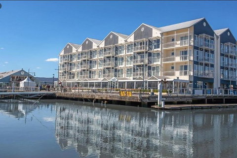 3.5 Hours Walking Guided Tour Of Launceston Highlights - Redcliffe Tourism 2