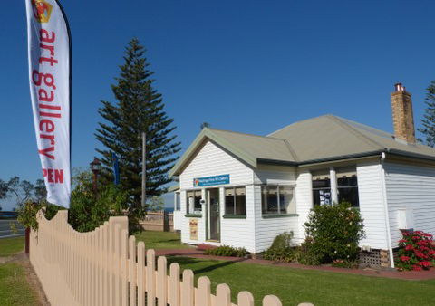 Hastings Fine Art Gallery - Redcliffe Tourism 0