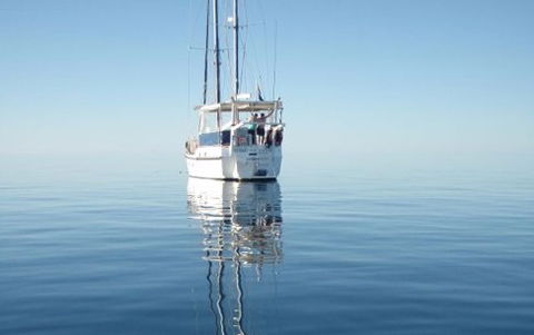 A Whitsunday Luxury Sailing Holiday - Redcliffe Tourism 0