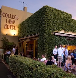 The College Lawn Hotel - Redcliffe Tourism 1