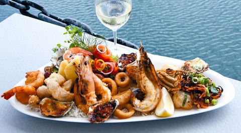 Omeros Bros Seafood Restaurant - Redcliffe Tourism 2