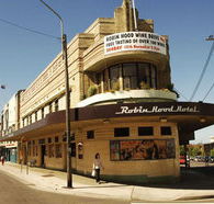 Robin Hood Hotel - Redcliffe Tourism
