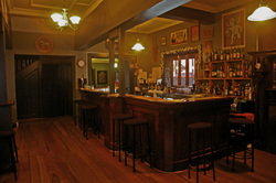 Rainbow Hotel - Redcliffe Tourism 1