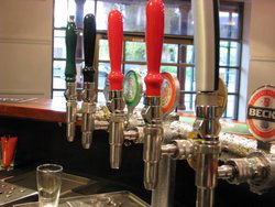 Mayfair Tavern & Bottleshop - Redcliffe Tourism 2