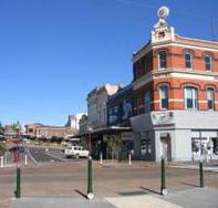 Robin Hood Hotel - Redcliffe Tourism