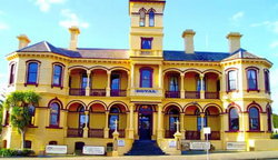 The Queenscliff Historic Royal Hotel - Redcliffe Tourism 0