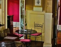 The Queenscliff Historic Royal Hotel - Redcliffe Tourism 1