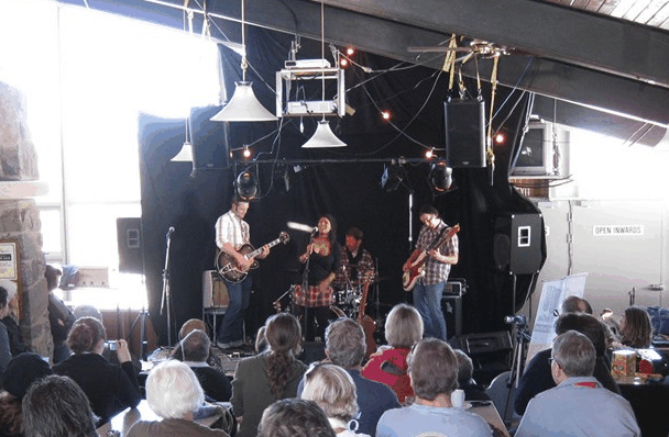 Sundeck Hotel - Redcliffe Tourism 2