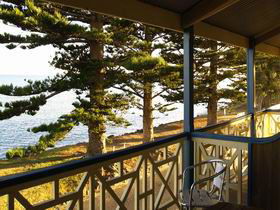 Robe Hotel - Redcliffe Tourism 0