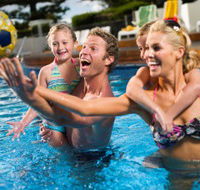 V3 Bar  Novotel Brighton Beach - Redcliffe Tourism