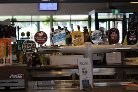 Bonny Hills Beach Hotel - Redcliffe Tourism 2