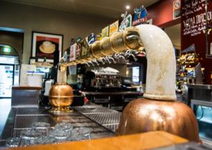 White Bull Hotel Armidale - Redcliffe Tourism 1