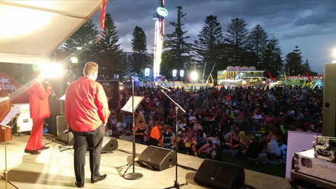 A Luminous Christmas At The Entrance - Redcliffe Tourism 0