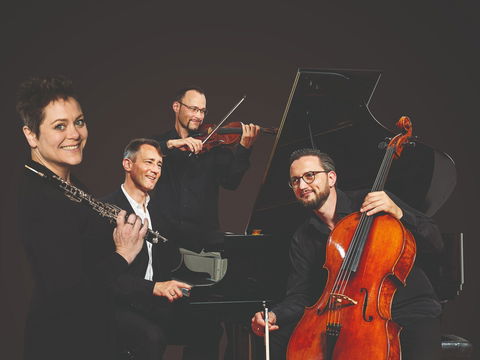 Eggner Trio And Diana Doherty - Redcliffe Tourism 0