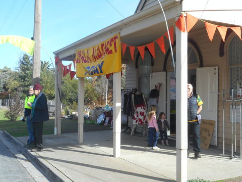 Yarck Country Market - Redcliffe Tourism 2