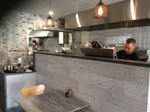 Reef To Reef - Redcliffe Tourism 1