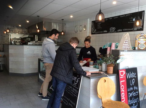 Reef To Reef - Redcliffe Tourism 2