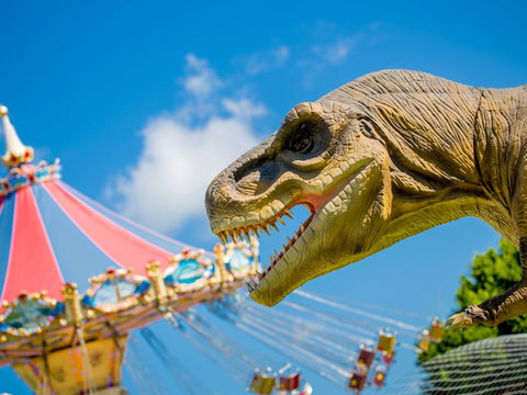 Mega Creatures At Hunter Valley Gardens - Postponed - Redcliffe Tourism 0