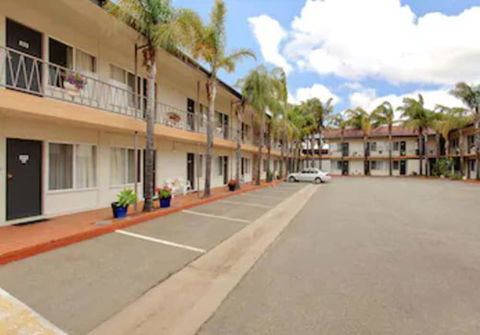 Econo Lodge Griffith Motor Inn - Redcliffe Tourism 6