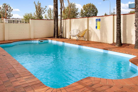 Econo Lodge Griffith Motor Inn - Redcliffe Tourism 3