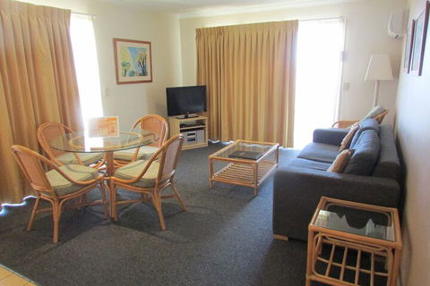 Aqualuna Beach Resort - Redcliffe Tourism 6