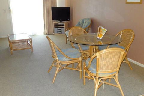 Aqualuna Beach Resort - Redcliffe Tourism 5