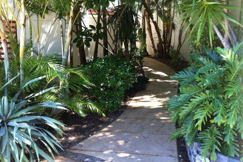Aqualuna Beach Resort - Redcliffe Tourism 1
