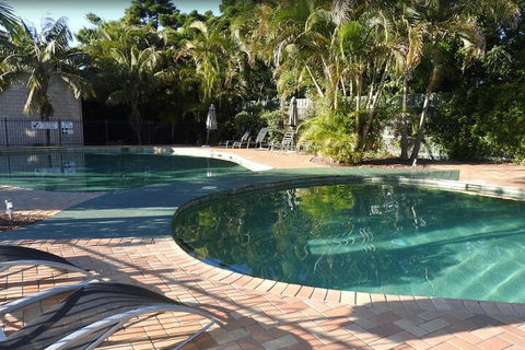 Aqualuna Beach Resort - Redcliffe Tourism 4