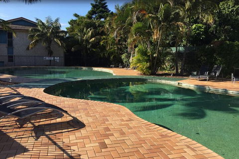 Aqualuna Beach Resort - Redcliffe Tourism 3