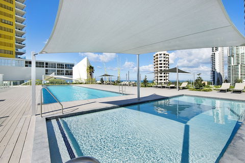 ULTIQA Air On Broadbeach - Redcliffe Tourism 3