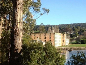 Port Arthur Villas - Redcliffe Tourism 5